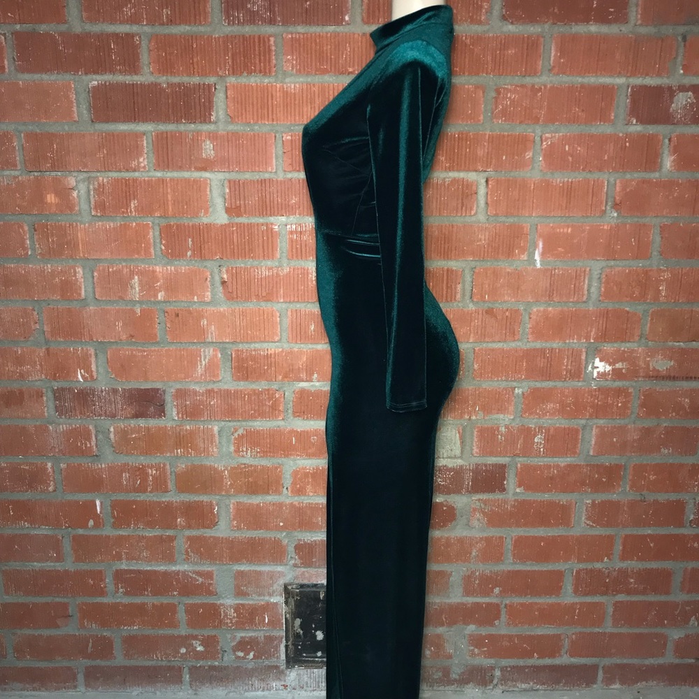 ☃️Slaying In Velvet Maxi Dress - Picture 4 of 6